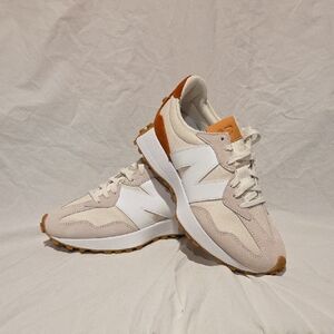 New Balance 327-Brand New In Box-White Brown Sneakers Size 8.5 USA Womens